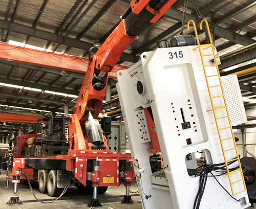 顺庆附近随车吊出租，轻松解决运输难题