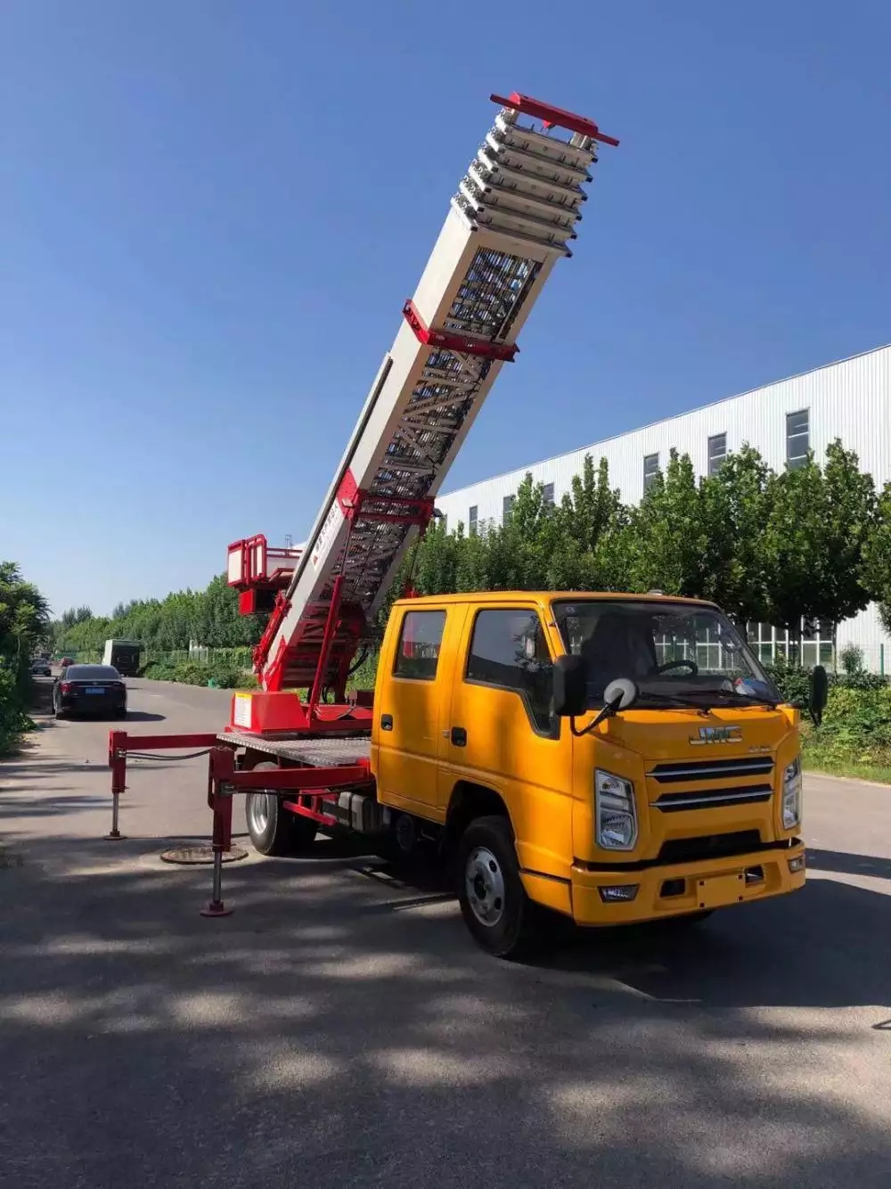 顺庆附近的云梯车出租服务：轻松解决高空作业需求