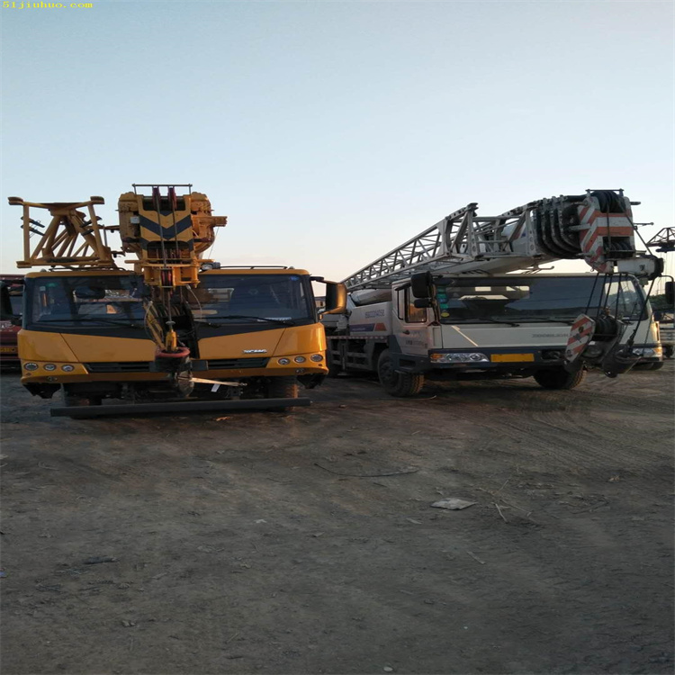 顺庆吊车吊挖机正确办法